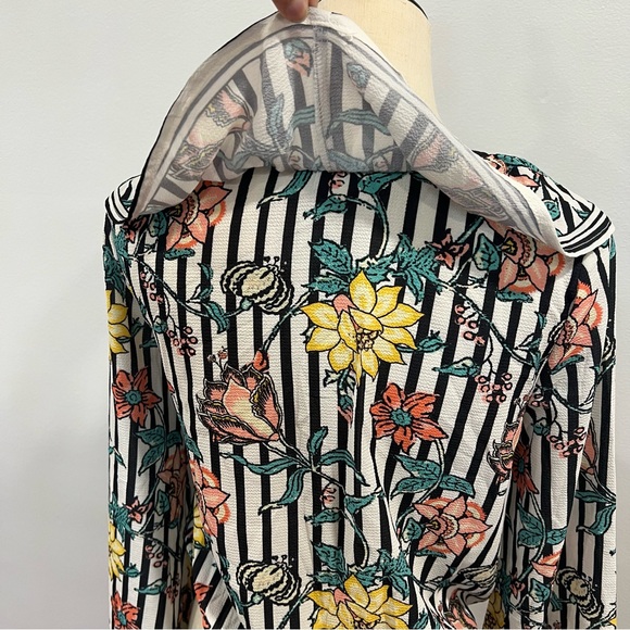 Flying Tomato Floral Outlined Faux Wrap Crop Top With Flare Sleeves - Reemoly - Picture 9 of 12